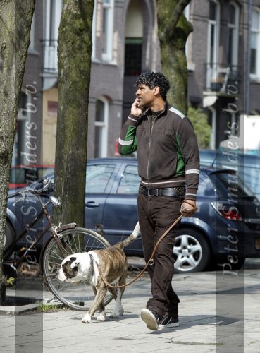 Amsterdam 13 april 2009
Frank Rijkaard aan het wandelen met zijn hond
Peter Smulders bv