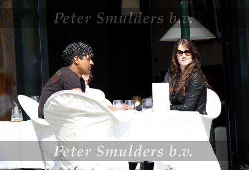 Amsterdam 13 april 2009
Frank Rijkaard met zijn nieuwe vriendin Stephanie Fransen. Ze vertrekken bij zijn nieuwe huis en gaan lunchen bij het Hilton hotel.
Peter Smulders bv