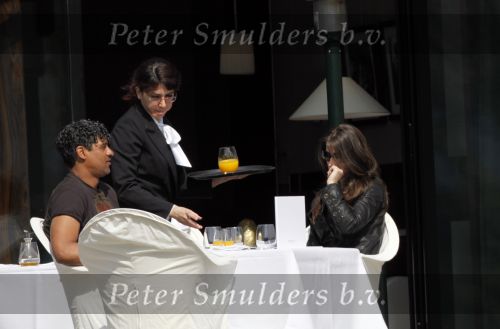Amsterdam 13 april 2009
Frank Rijkaard met zijn nieuwe vriendin Stephanie Fransen. Ze vertrekken bij zijn nieuwe huis en gaan lunchen bij het Hilton hotel.
Peter Smulders bv