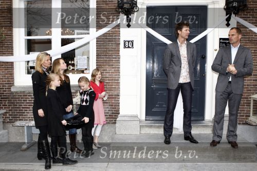 Edam 4 april 2008
Frank de Boer opent samen met zijn vrouw Helen een wwonwinkel in Edam. Zijn 3 kinderen zijn er natuurlijk ook bij.
Peter Smulders bv