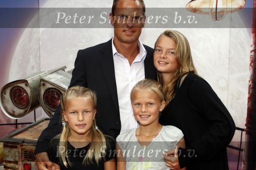 Amsterdam 16 juli 2008
Premiere Wall E in Tuschinski. 
Frank de Boer met zijn kinderen