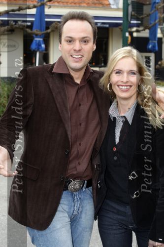 Loenen aan de Vecht 1 november 2007
presentatie duetten cd van Andre Hazes bij restaurant het Amsterdammertje. Frans en Mariska Bauer