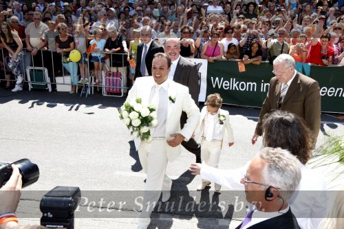 Oudenbosch 9 mei 2008
Kerkelijk huwelijk van Frans Bauer en Mariska. Hun zoons Christian jan en Frans zijn er natuurlijk ook bij.
Peter Smulders bv
