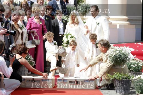 Fijnaart - Willemstad 9 mei 2008
Frans Bauer en Mariska Bauer trouwen. 
Christiaan Frans jr en Jan zijn er natuurlijk bij.