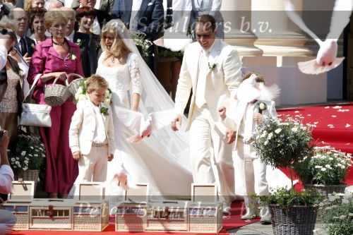 Fijnaart - Willemstad 9 mei 2008
Frans Bauer en Mariska Bauer trouwen. 
Christiaan Frans jr en Jan zijn er natuurlijk bij.