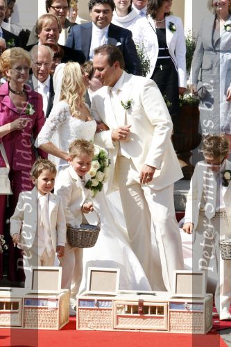 Fijnaart - Willemstad 9 mei 2008
Frans Bauer en Mariska Bauer trouwen. 
Christiaan Frans jr en Jan zijn er natuurlijk bij.