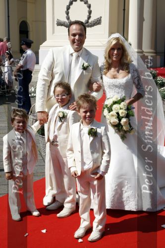 Fijnaart - Willemstad 9 mei 2008
Frans Bauer en Mariska Bauer trouwen. 
Christiaan Frans jr en Jan zijn er natuurlijk bij.
