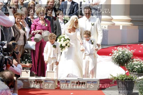 Fijnaart - Willemstad 9 mei 2008
Frans Bauer en Mariska Bauer trouwen. 
Christiaan Frans jr en Jan zijn er natuurlijk bij.