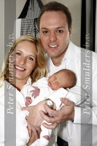 Fijnaart 11 mei 20-09
Frans en Mariska bauer met hun lasatste aanwinst Lucas. Ook Christiaan Frans en Jan waren natuurlijk aanwezig.
Peter Smulders bv