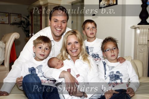 Fijnaart 11 mei 20-09
Frans en Mariska bauer met hun lasatste aanwinst Lucas. Ook Christiaan Frans en Jan waren natuurlijk aanwezig.
Peter Smulders bv