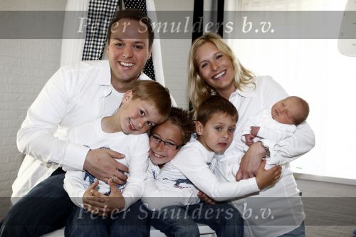 Fijnaart 11 mei 20-09
Frans en Mariska bauer met hun lasatste aanwinst Lucas. Ook Christiaan Frans en Jan waren natuurlijk aanwezig.
Peter Smulders bv