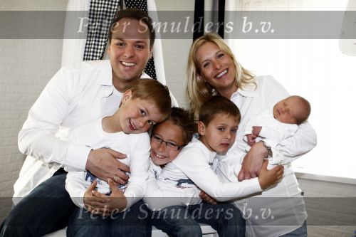Fijnaart 11 mei 20-09
Frans en Mariska bauer met hun lasatste aanwinst Lucas. Ook Christiaan Frans en Jan waren natuurlijk aanwezig.
Peter Smulders bv