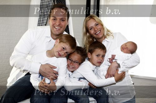 Fijnaart 11 mei 20-09
Frans en Mariska bauer met hun lasatste aanwinst Lucas. Ook Christiaan Frans en Jan waren natuurlijk aanwezig.
Peter Smulders bv