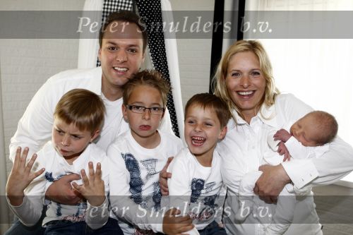 Fijnaart 11 mei 20-09
Frans en Mariska bauer met hun lasatste aanwinst Lucas. Ook Christiaan Frans en Jan waren natuurlijk aanwezig.
Peter Smulders bv