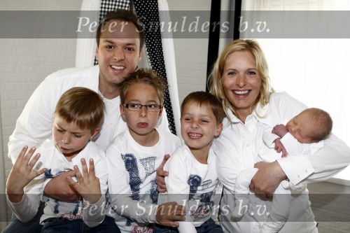 Fijnaart 11 mei 20-09
Frans en Mariska bauer met hun lasatste aanwinst Lucas. Ook Christiaan Frans en Jan waren natuurlijk aanwezig.
Peter Smulders bv