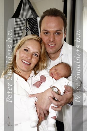 Fijnaart 11 mei 20-09
Frans en Mariska bauer met hun lasatste aanwinst Lucas. Ook Christiaan Frans en Jan waren natuurlijk aanwezig.
Peter Smulders bv