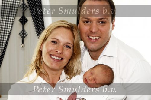 Fijnaart 11 mei 20-09
Frans en Mariska bauer met hun lasatste aanwinst Lucas. Ook Christiaan Frans en Jan waren natuurlijk aanwezig.
Peter Smulders bv