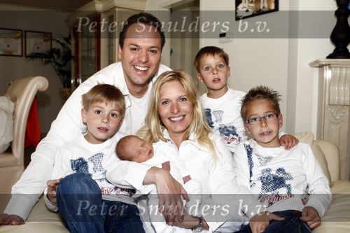 Fijnaart 11 mei 20-09
Frans en Mariska bauer met hun lasatste aanwinst Lucas. Ook Christiaan Frans en Jan waren natuurlijk aanwezig.
Peter Smulders bv