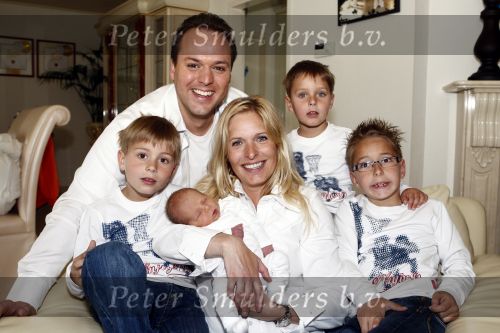 Fijnaart 11 mei 20-09
Frans en Mariska bauer met hun lasatste aanwinst Lucas. Ook Christiaan Frans en Jan waren natuurlijk aanwezig.
Peter Smulders bv