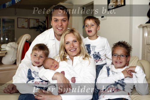 Fijnaart 11 mei 20-09
Frans en Mariska bauer met hun lasatste aanwinst Lucas. Ook Christiaan Frans en Jan waren natuurlijk aanwezig.
Peter Smulders bv
