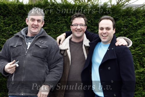 Fijnaart14 februari 2008
Frans en Mariska Bauer gaan op valentijnsdag in ondertrouw. Frans jr Christiaan en Jan met een taart
Peter Smulders bv