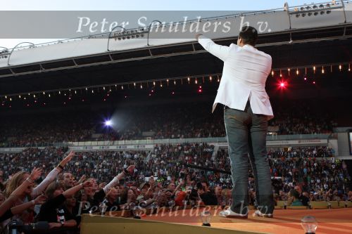 Eindhoven, 14 Juni 2008
Gastoptreden van Frans Bauer bij het 4daagse concert van Guus Meeuwis in het PSV stadion