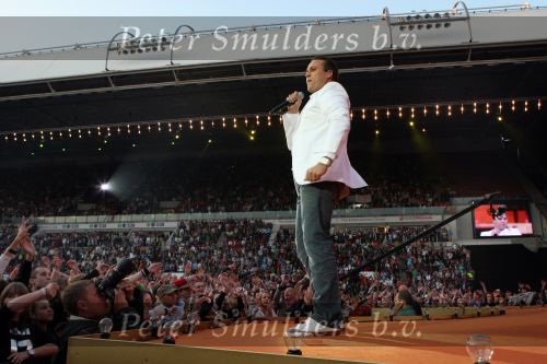 Eindhoven, 14 Juni 2008
Gastoptreden van Frans Bauer bij het 4daagse concert van Guus Meeuwis in het PSV stadion