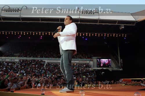 Eindhoven, 14 Juni 2008
Gastoptreden van Frans Bauer bij het 4daagse concert van Guus Meeuwis in het PSV stadion