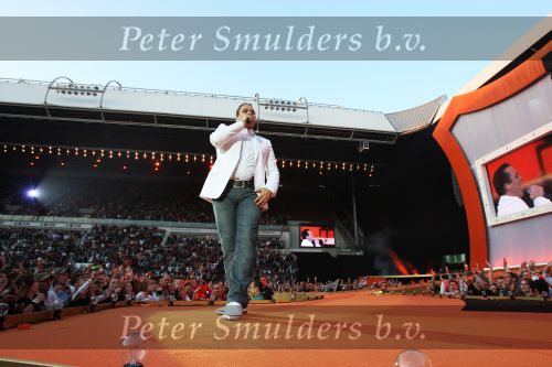 Eindhoven, 14 Juni 2008
Gastoptreden van Frans Bauer bij het 4daagse concert van Guus Meeuwis in het PSV stadion
Foto Peter Smulders BV Eindhoven