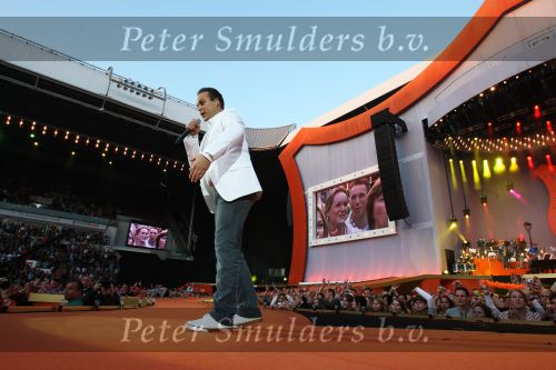 Eindhoven, 14 Juni 2008
Gastoptreden van Frans Bauer bij het 4daagse concert van Guus Meeuwis in het PSV stadion