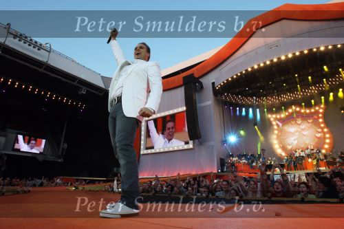 Eindhoven, 14 Juni 2008
Gastoptreden van Frans Bauer bij het 4daagse concert van Guus Meeuwis in het PSV stadion