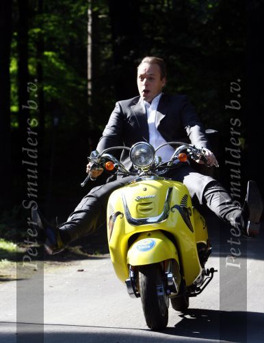 Hilversum 15 september 2008
Presentatie Frans Bauer Jan Smit en Andre v Duin voor de TROS in kasteel de hoge vuursche. Frans op bananasplit scooter
