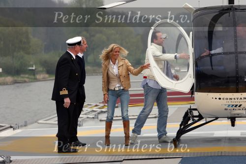 Oosterbeek, 24 April 2008
Frans Bauer komt samen met zijn a.s. vrouw Mariska Bauer aan met de helicopter.
Zij zijn gelandt op de huwelijksboot de \