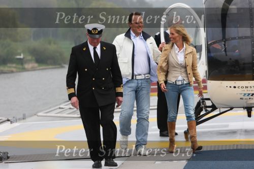 Oosterbeek, 24 April 2008
Frans Bauer komt samen met zijn a.s. vrouw Mariska Bauer aan met de helicopter.
Zij zijn gelandt op de huwelijksboot de \