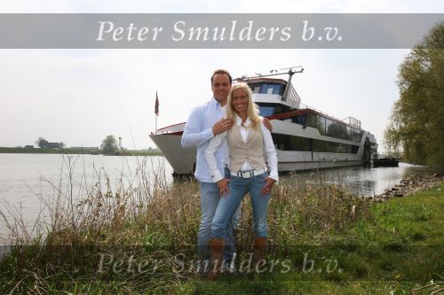 Oosterbeek, 24 April 2008
Frans Bauer komt samen met zijn a.s. vrouw Mariska Bauer aan met de helicopter.
Zij zijn gelandt op de huwelijksboot de \