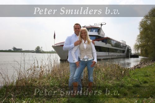 Oosterbeek, 24 April 2008
Frans Bauer komt samen met zijn a.s. vrouw Mariska Bauer aan met de helicopter.
Zij zijn gelandt op de huwelijksboot de \