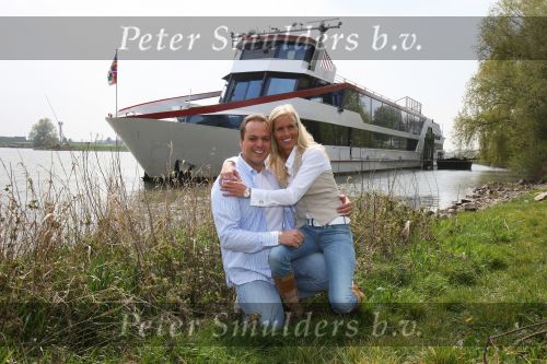 Oosterbeek, 24 April 2008
Frans Bauer komt samen met zijn a.s. vrouw Mariska Bauer aan met de helicopter.
Zij zijn gelandt op de huwelijksboot de \