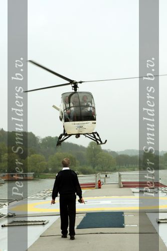 Oosterbeek, 24 April 2008
Frans Bauer komt samen met zijn a.s. vrouw Mariska Bauer aan met de helicopter.
Zij zijn gelandt op de huwelijksboot de \