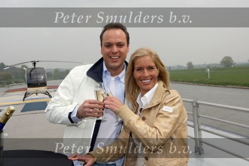 Oosterbeek, 24 April 2008
Frans Bauer komt samen met zijn a.s. vrouw Mariska Bauer aan met de helicopter.
Zij zijn gelandt op de huwelijksboot de \