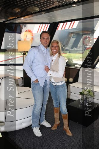 Oosterbeek, 24 April 2008
Frans Bauer komt samen met zijn a.s. vrouw Mariska Bauer aan met de helicopter.
Zij zijn gelandt op de huwelijksboot de \