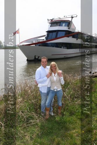 Oosterbeek, 24 April 2008
Frans Bauer komt samen met zijn a.s. vrouw Mariska Bauer aan met de helicopter.
Zij zijn gelandt op de huwelijksboot de \
