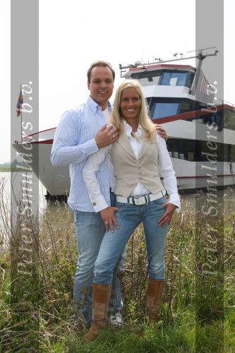 Oosterbeek, 24 April 2008
Frans Bauer komt samen met zijn a.s. vrouw Mariska Bauer aan met de helicopter.
Zij zijn gelandt op de huwelijksboot de \