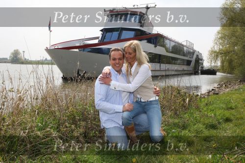 Oosterbeek, 24 April 2008
Frans Bauer komt samen met zijn a.s. vrouw Mariska Bauer aan met de helicopter.
Zij zijn gelandt op de huwelijksboot de \