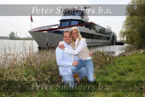 Oosterbeek, 24 April 2008
Frans Bauer komt samen met zijn a.s. vrouw Mariska Bauer aan met de helicopter.
Zij zijn gelandt op de huwelijksboot de \