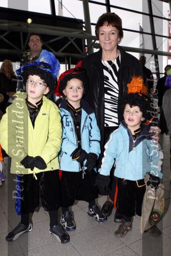 Rotterdam 25 november 2007
Mariska Bauer met zoons Frans Christian  Jan en schoonmoeder bij het feest van sinterklaas in ahoy.