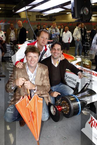 Spa 7 september 2008
Formule 1 Grand Prix van Spa Francochamps. Frans Engelenhoven Michiel Mol en Jean Luc ING
Peter Smulders bv
