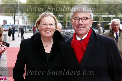 Utrecht 28 april 2009
Pieter v Vollenhoven viert zijn 70e verjaardag in het Beatrix theater in Utrecht. Frans Weisglas met vrouw
Peter Smulders bv