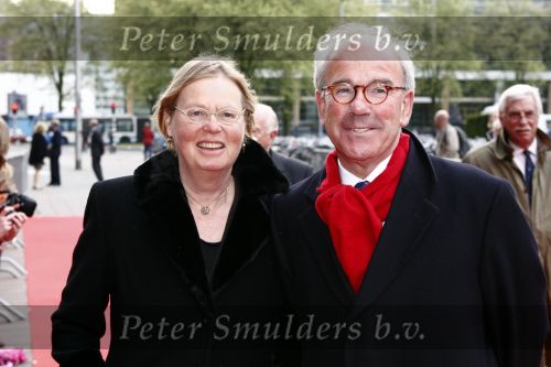 Utrecht 28 april 2009
Pieter v Vollenhoven viert zijn 70e verjaardag in het Beatrix theater in Utrecht. Frans Weisglas met vrouw
Peter Smulders bv