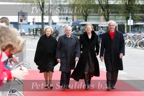 Utrecht 28 april 2009
Pieter v Vollenhoven viert zijn 70e verjaardag in het Beatrix theater in Utrecht. Frans Weisglas met vrouw
Peter Smulders bv