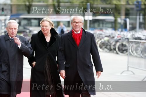 Utrecht 28 april 2009
Pieter v Vollenhoven viert zijn 70e verjaardag in het Beatrix theater in Utrecht. Frans Weisglas met vrouw
Peter Smulders bv